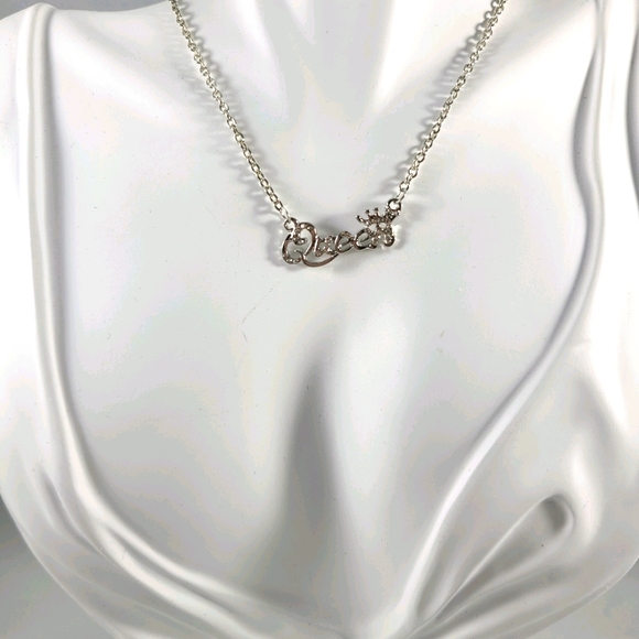 Queen Emblem Necklace - Picture 5 of 8